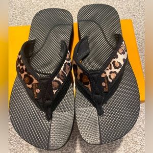 The Healing Sole Leopard print flip flop. For plantar fasciitis pain treatment.